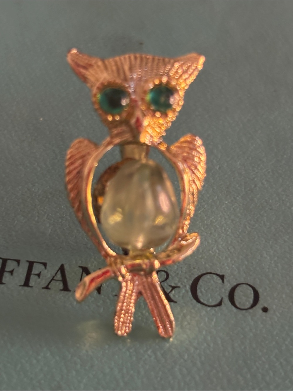 Vintage Gold Owl brooch pin jade jelly belly emerald eyes